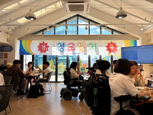 좀, 수상했던 사람